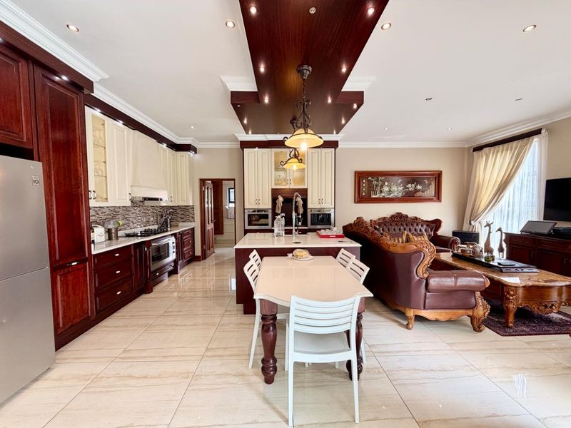 Fully Furnished Five Bedroom Home in Waterfall Country Village Estate - Photo 5