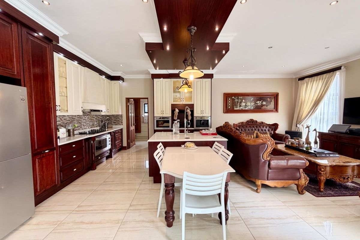 Fully Furnished Five Bedroom Home in Waterfall Country Village Estate - Photo 5