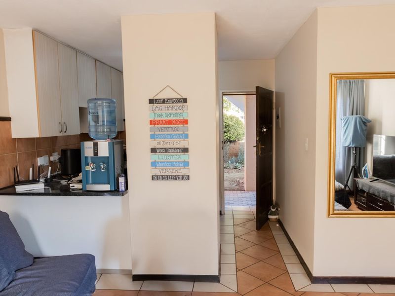 FOR SALE: 2-Bedroom Ground Floor Unit in Mooikloof Ridge - Photo 10