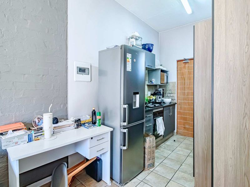 Modern 2 bedroom starter apartment in Rooihuiskraal north - Photo 6