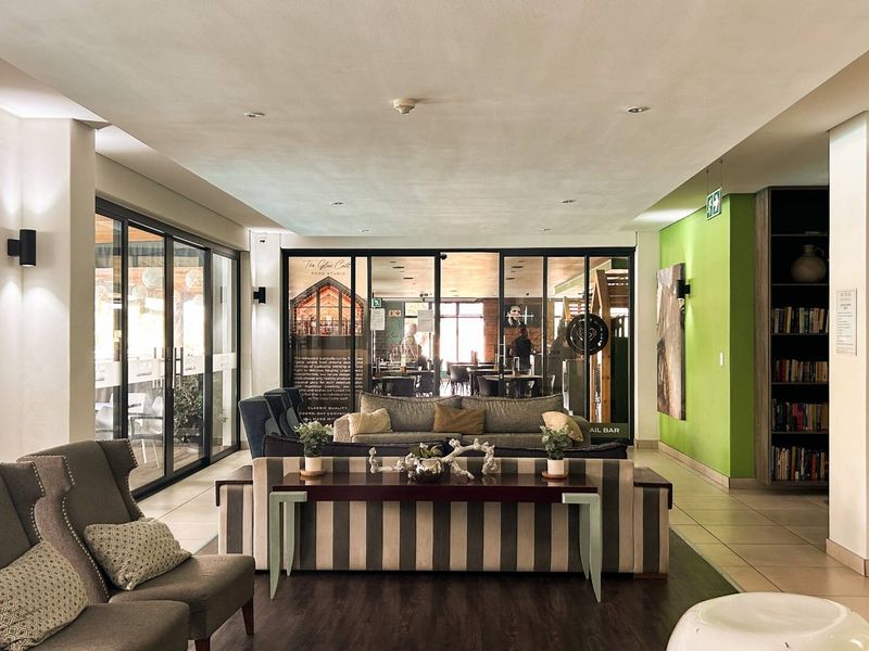 3 Bedroom, 2 bathroom unit in popular De Velde - Photo 2