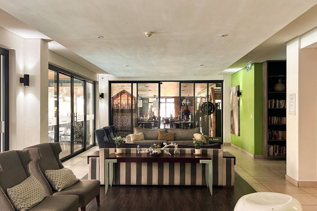3 Bedroom, 2 bathroom unit in popular De Velde - Photo 2