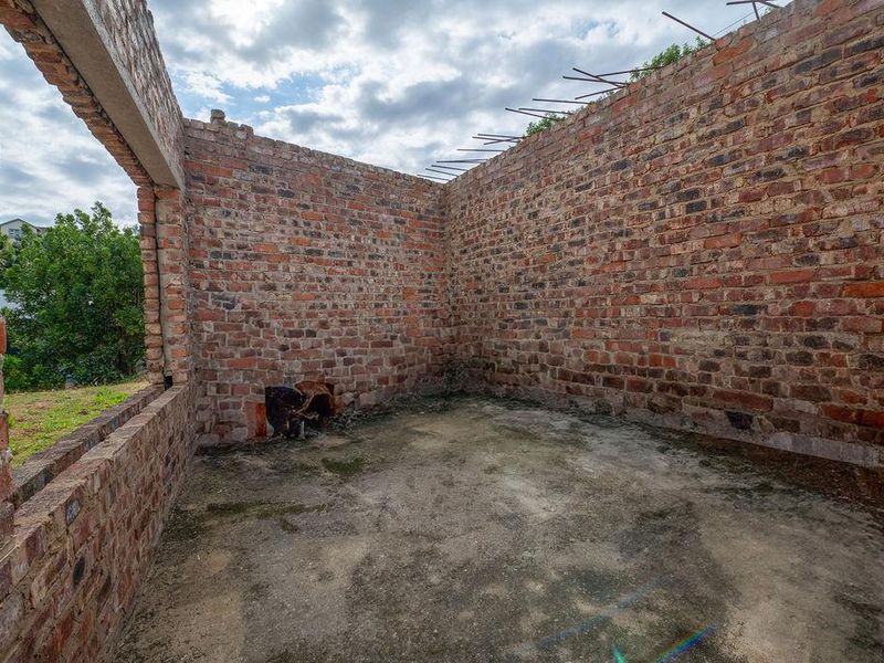 This property is situated in a cul de sac with beautiful Outeniqua mountain views - Photo 6