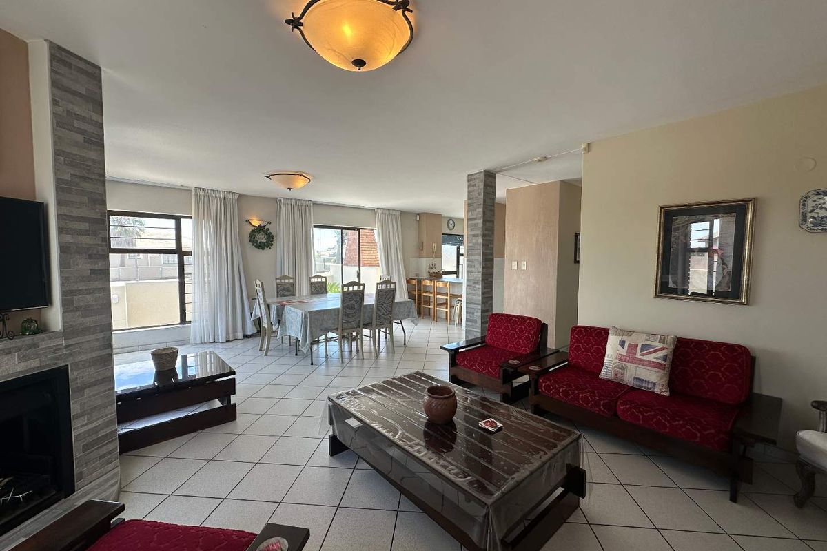 4 Bedroom Townhouse  – Prime CBD Location - Photo 4