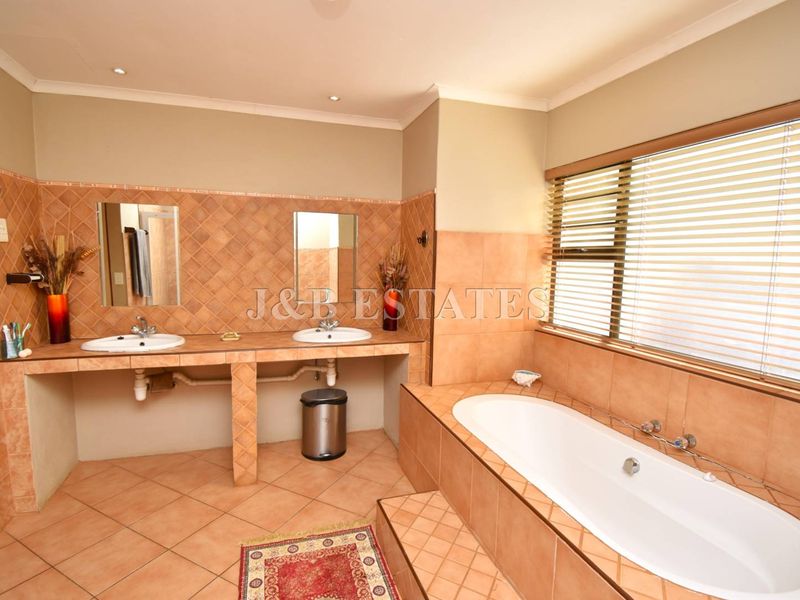 Spacious 3-Bedroom Family Home - Photo 10