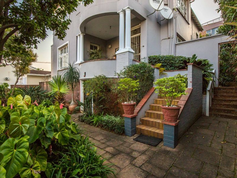 Modern Townhouse - Photo 6