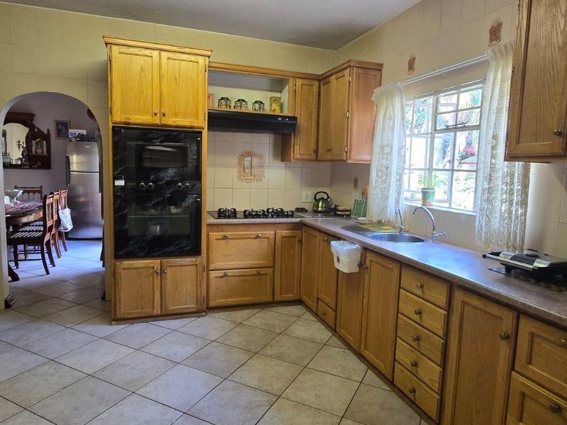 6 Bedroom House for Sale in Amandasig Ext19 - Photo 5