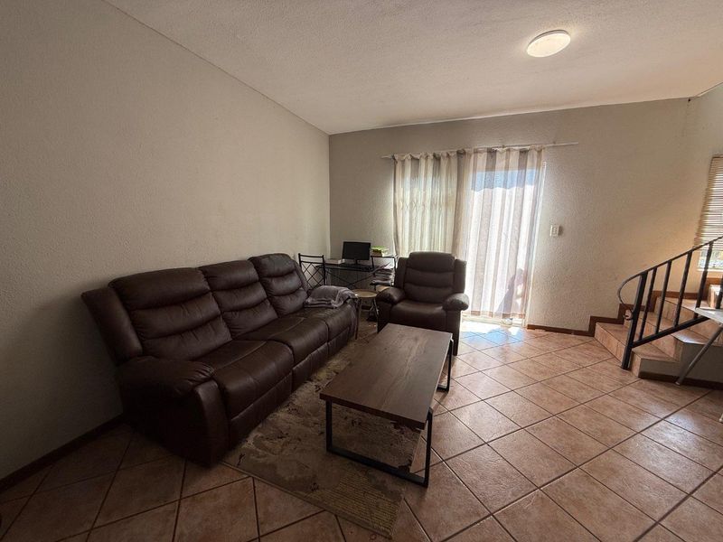 2-Bedroom Townhouse with Private Garden – Lock-Up Garage - Photo 10