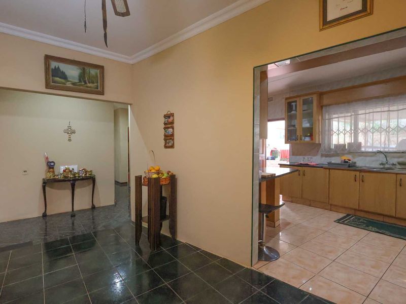 Spacious 4 Bedroom Family Home with Granny Flat – Prime Yellowwood Park Location - Photo 9