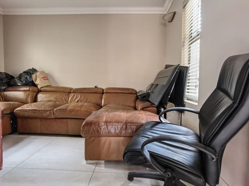 Exquisite 5-Bedroom, 5-Bathroom Luxury Modern House in Blue Valley Golf Estate - Photo 9