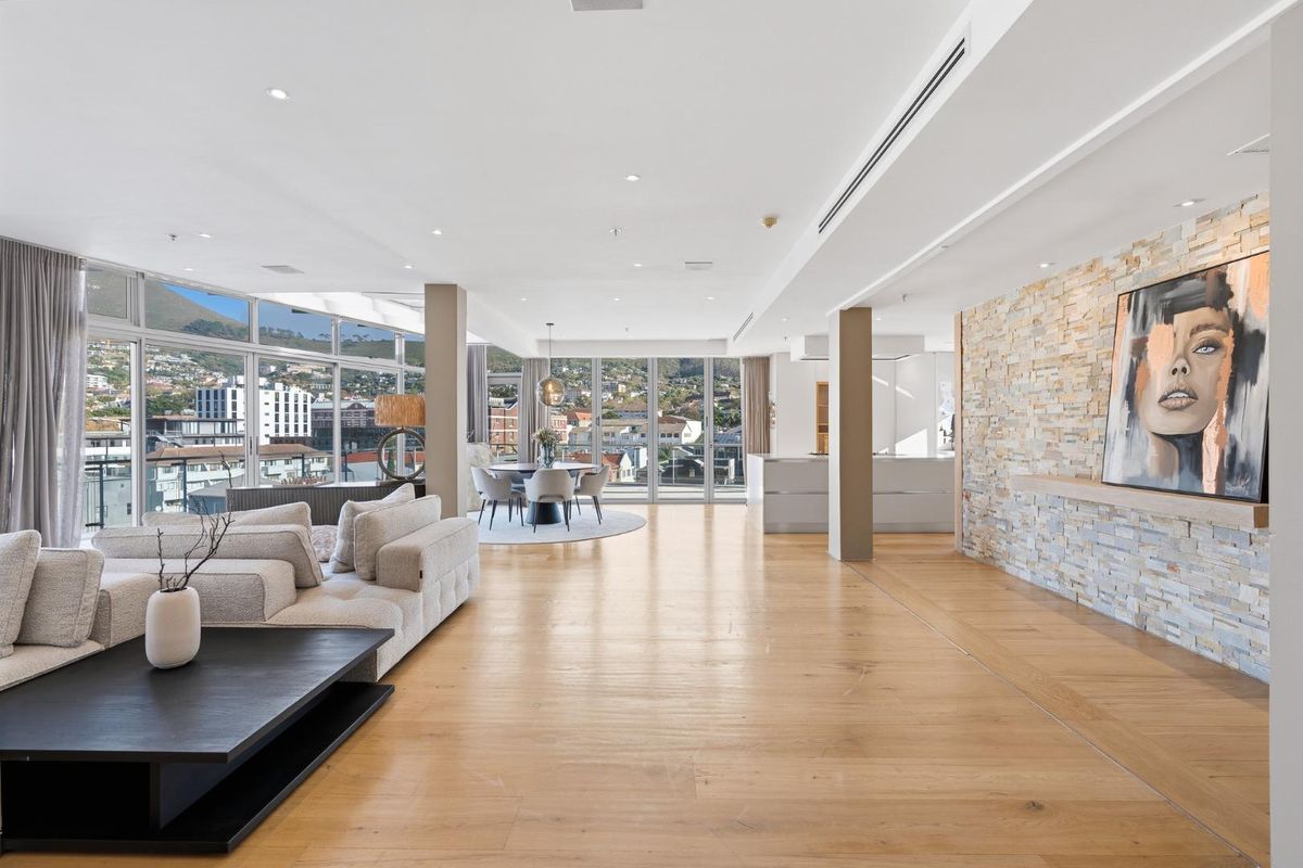 Luxury Penthouse with 180° Table Mountain Views – Available Sept 2026 - Photo 3