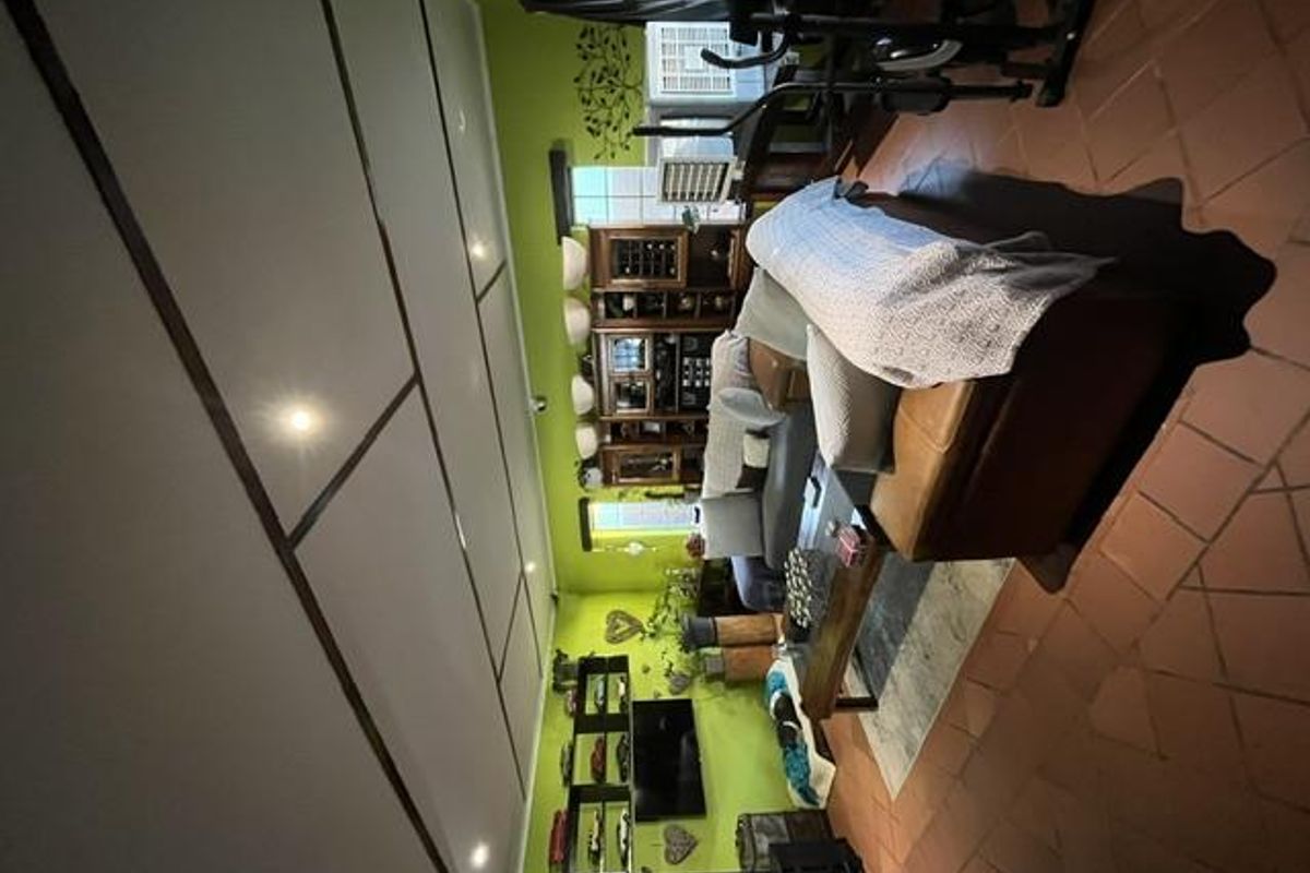 Well maintained house, lovely garden and affordable - Photo 2