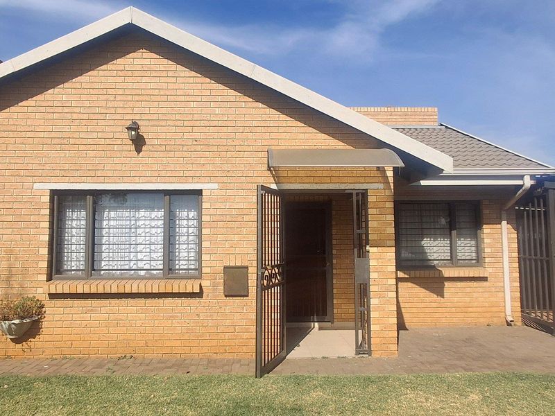 Beautiful, Modern 3 bedroom home - Photo 2