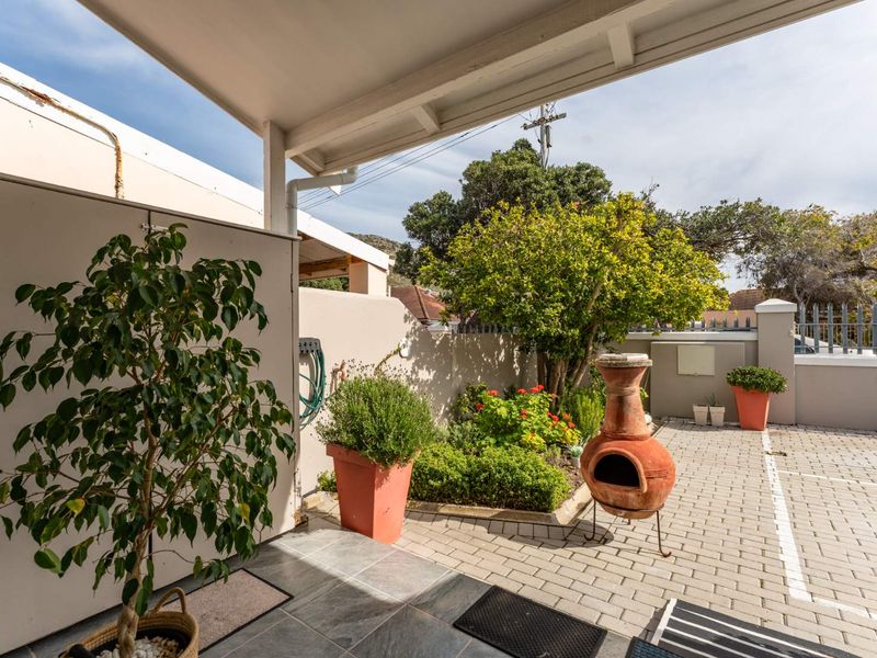 IMMACULATE GROUND FLOOR APARTMENT - Photo 2