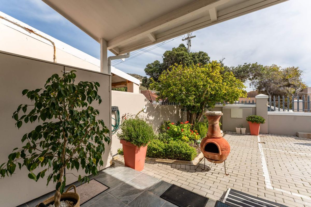 IMMACULATE GROUND FLOOR APARTMENT - Photo 2