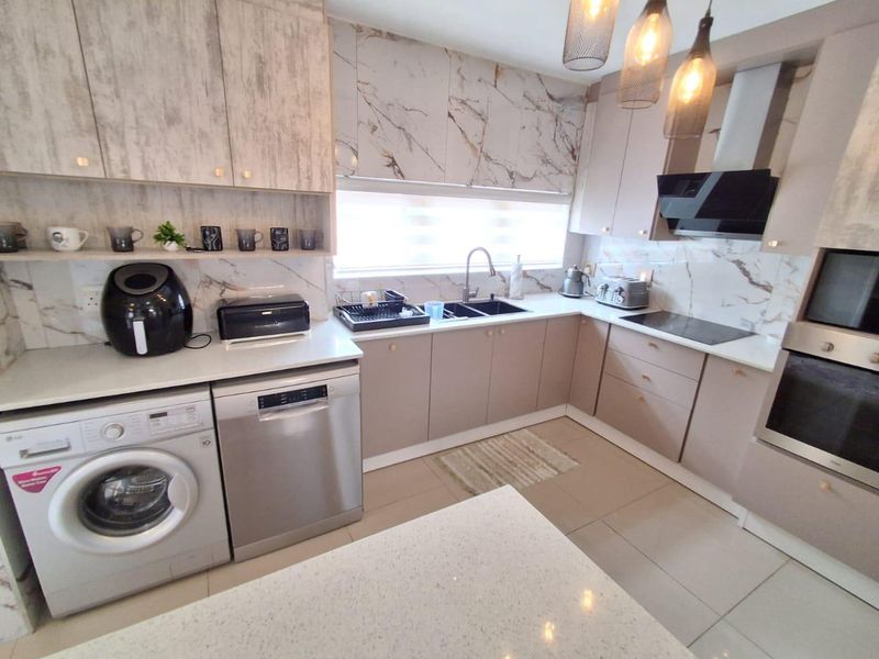 Exclusive Listed - Newly Renovated Duplex For Sale In Die Hoewes - Photo 2