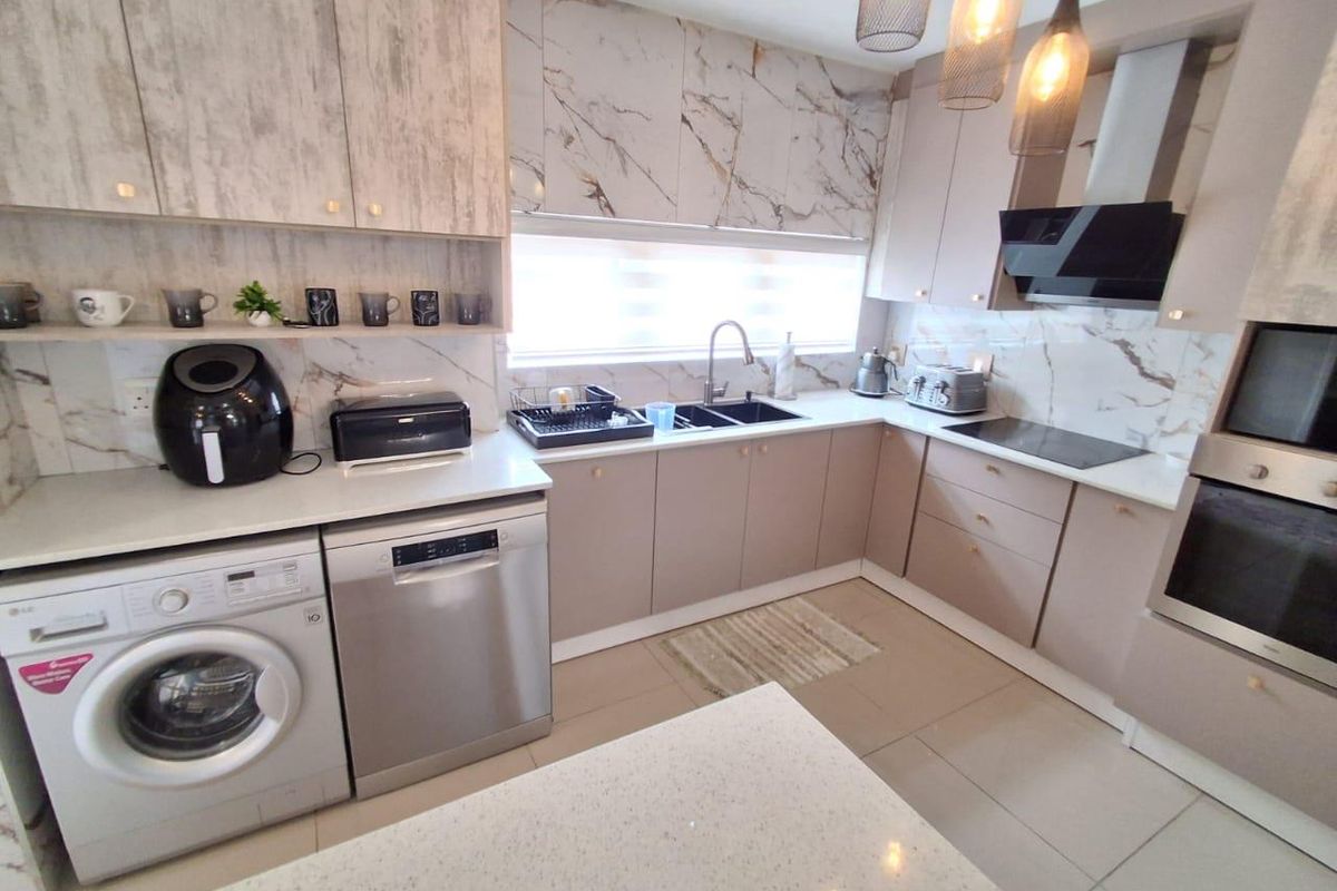 Exclusive Listed - Newly Renovated Duplex For Sale In Die Hoewes - Photo 2