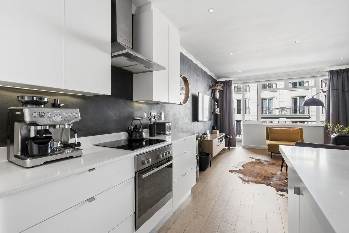 Turnkey, Renovated Apartment with Exceptional Outdoor Living - Photo 5