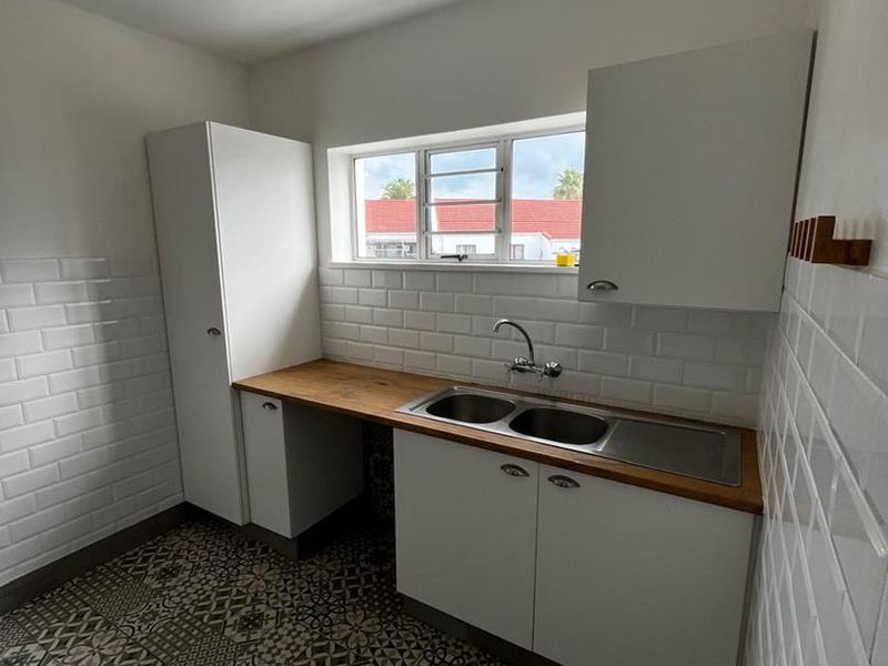 Immaculate 2-bedroom in the Heart of Humewood - Photo 4