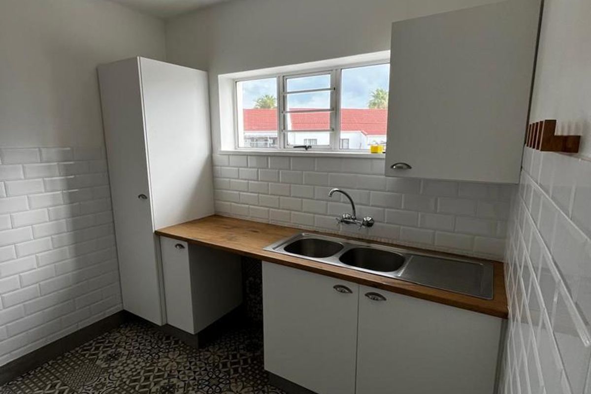 Immaculate 2-bedroom in the Heart of Humewood - Photo 4