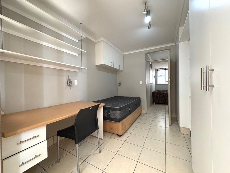 Student Apartment walking distance from UOVS - Photo 8