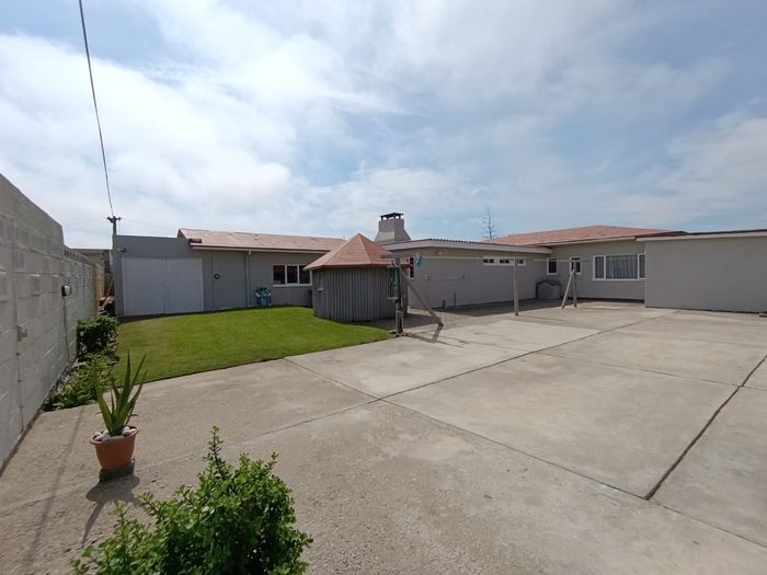 Property #2484458, House For Sale in Walvis Bay Central