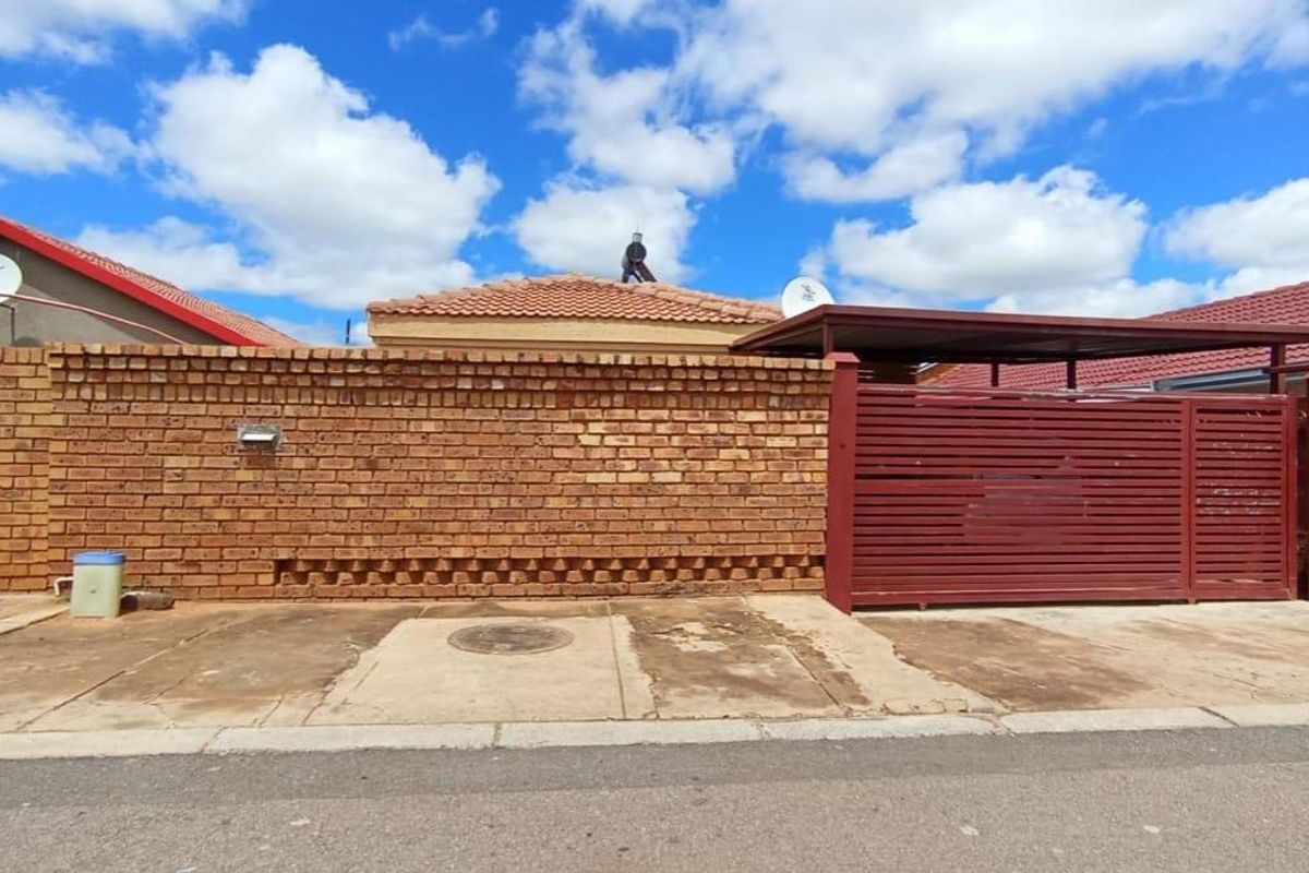 3 Bedroom House for Sale in Soshanguve, Pretoria - Photo 3