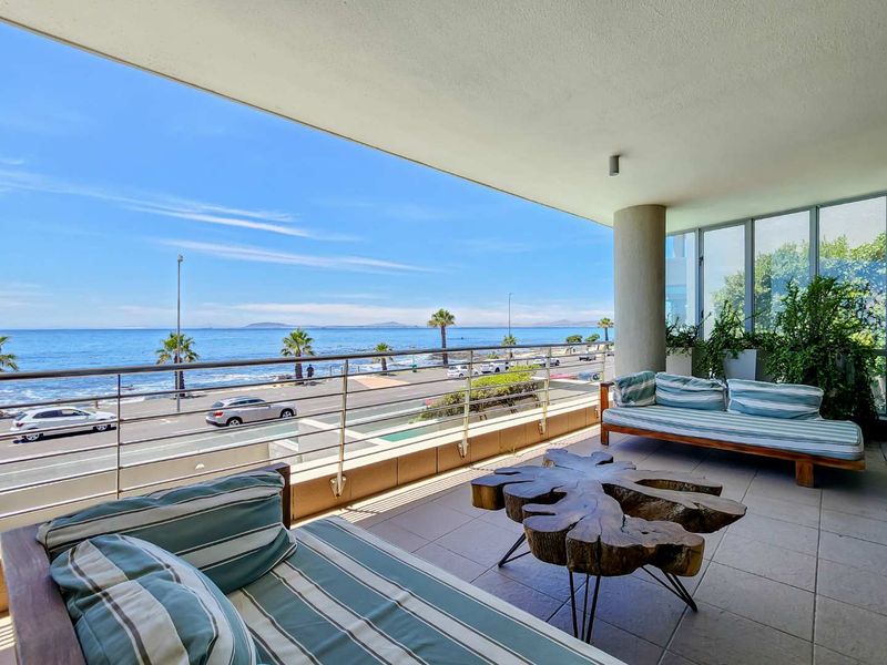 Luxurious Coastal Living - Photo 2