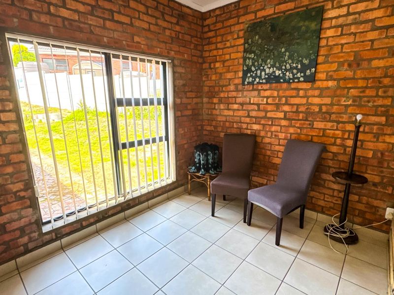 Versatile Living at Its Best: Dual Home in Klein Brak! - Photo 4