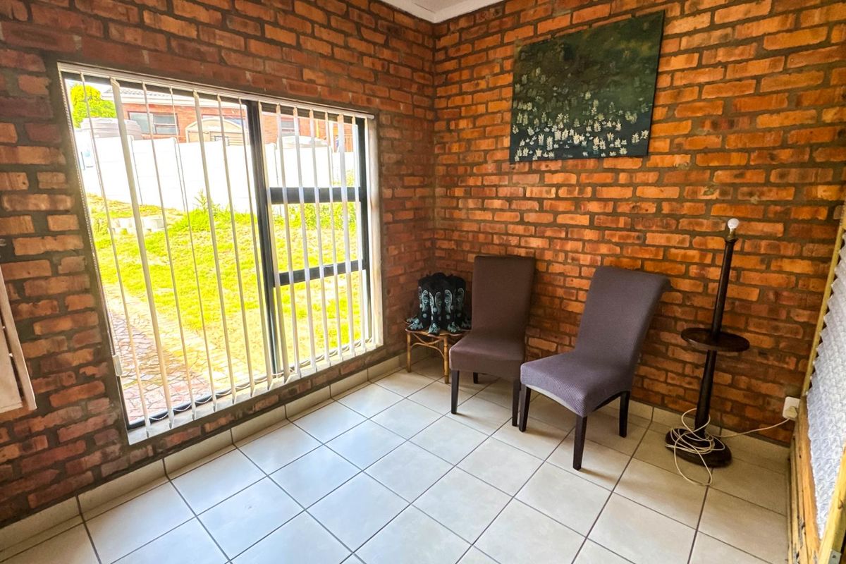 Versatile Living at Its Best: Dual Home in Klein Brak! - Photo 4