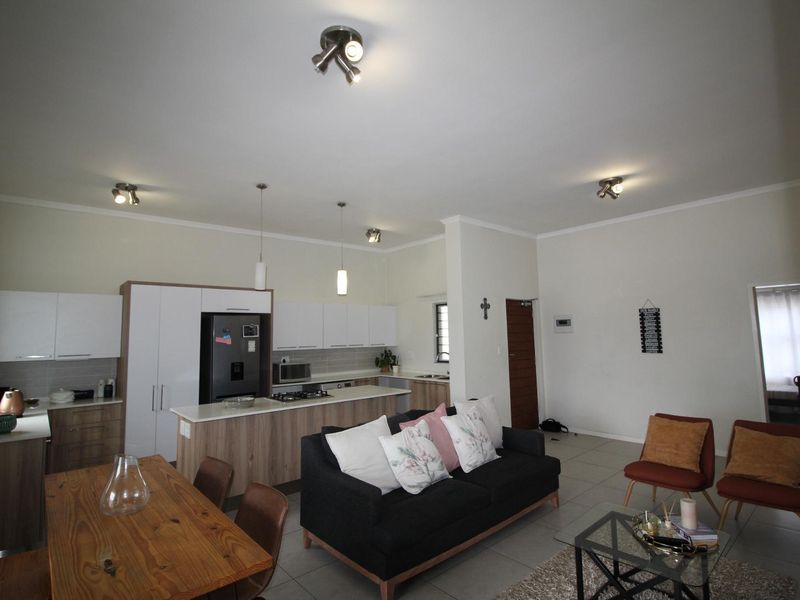 Modern, Spacious 3 Bedroom, 2 Bathroom In Security Estate - Photo 8