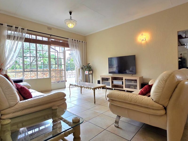 4 Bedroom Townhouse / Penthouse for Sale in Randhart - Photo 10
