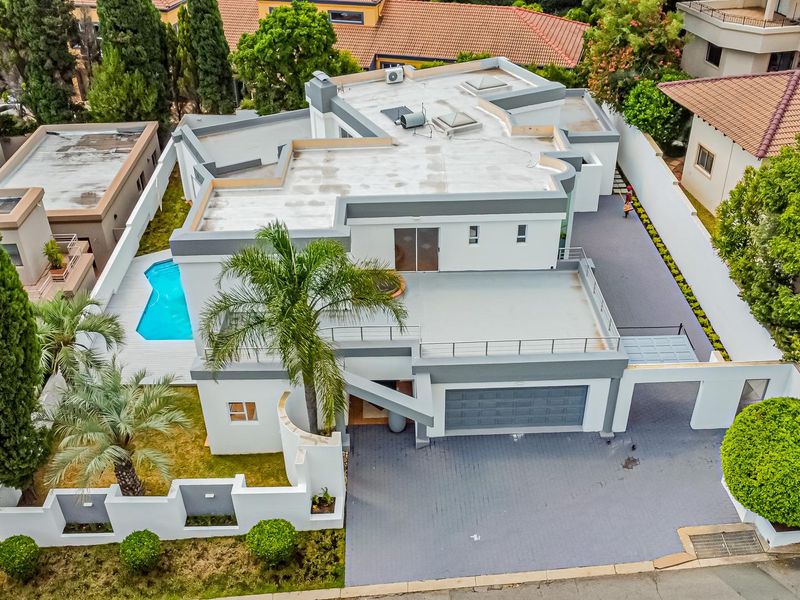 Sophisticated 5 Bedroom Family in Dainfern Golf Estate, Sandton - Photo 2