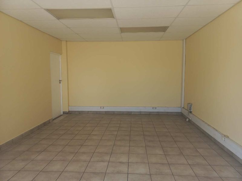 Warehouse in secure Business Park - Available immediately! - Photo 2