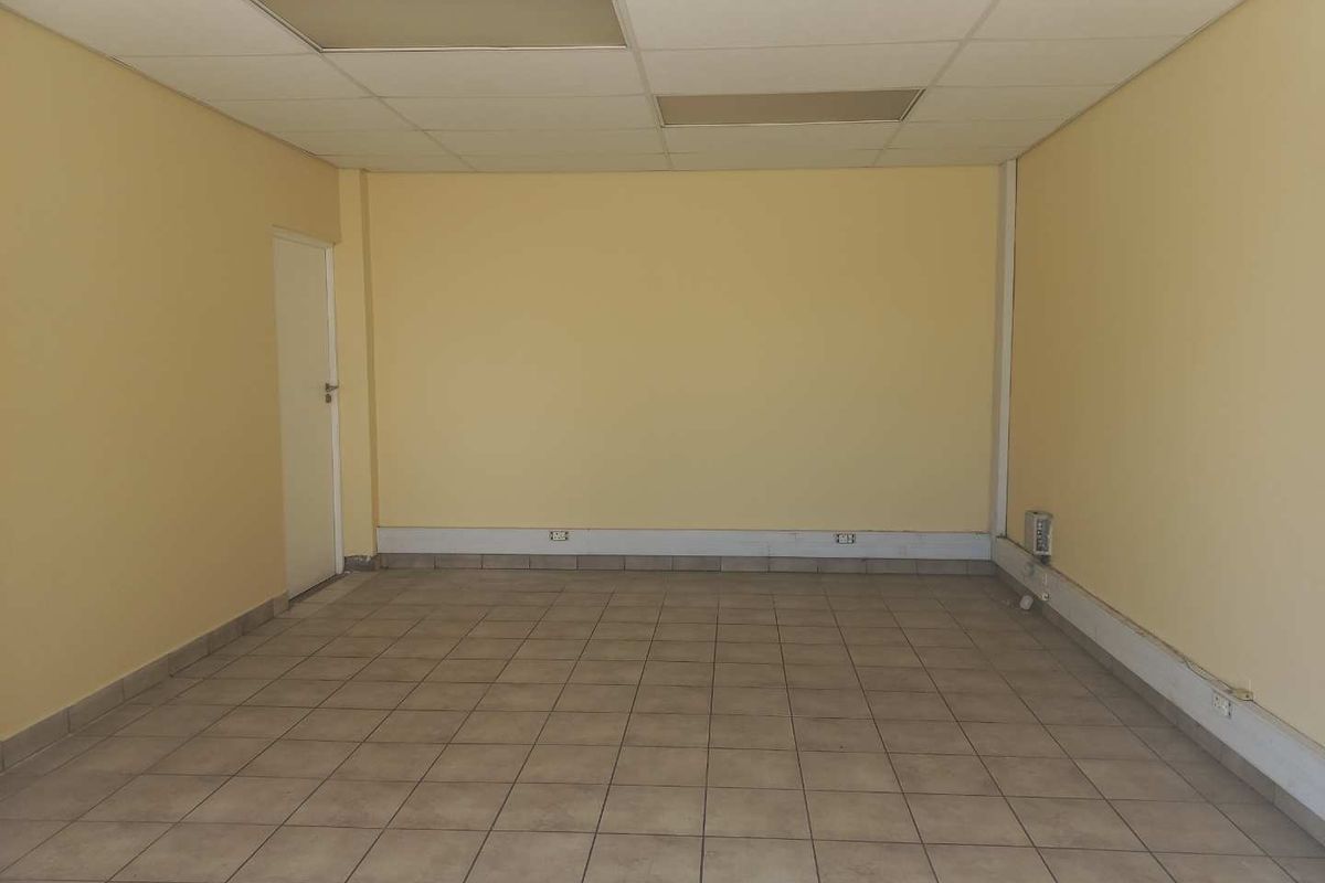 Warehouse in secure Business Park - Available immediately! - Photo 2