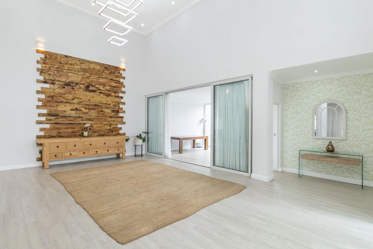 Sun-kissed country Estate family home - Photo 4