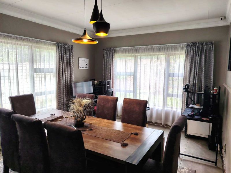 Beautiful Facebrick Family Home in Sought-After Pomona, Kempton Park - Photo 10