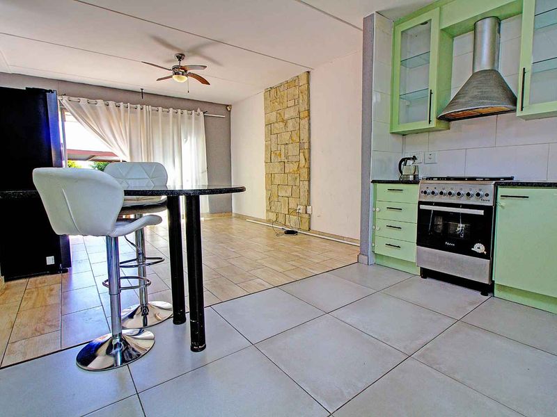 Townhouse Gem: Comfort, Style, and Convenience Await! - Photo 6