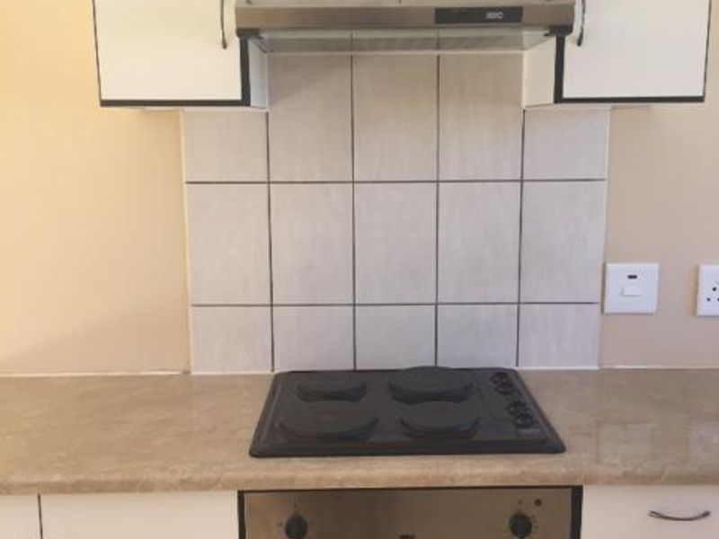 WELL MAINTAINED 2 BEDROOM APARTMENT IN OTJOMUISE!!! - Photo 6