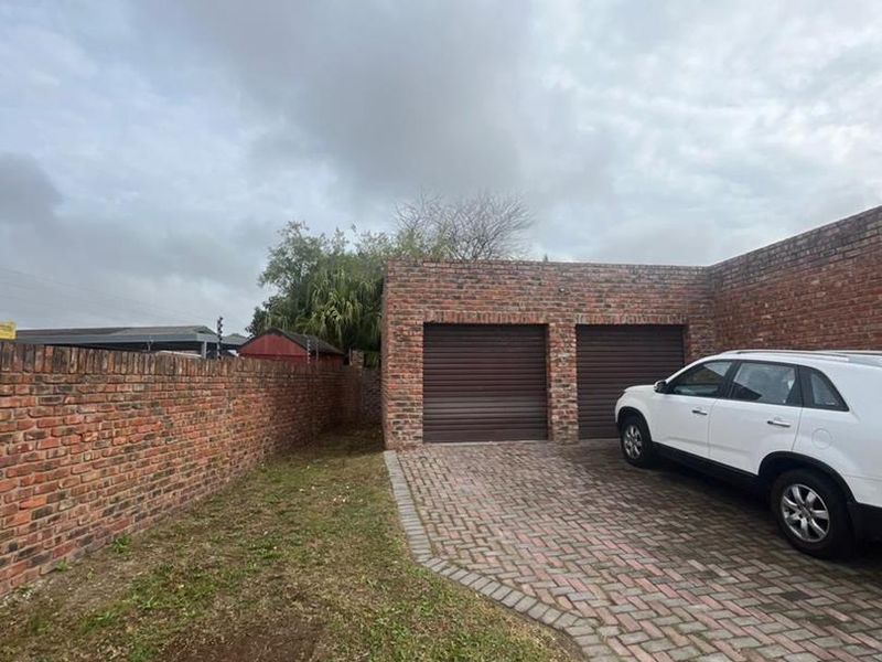 Modern 3 Bedroom House - Photo 4
