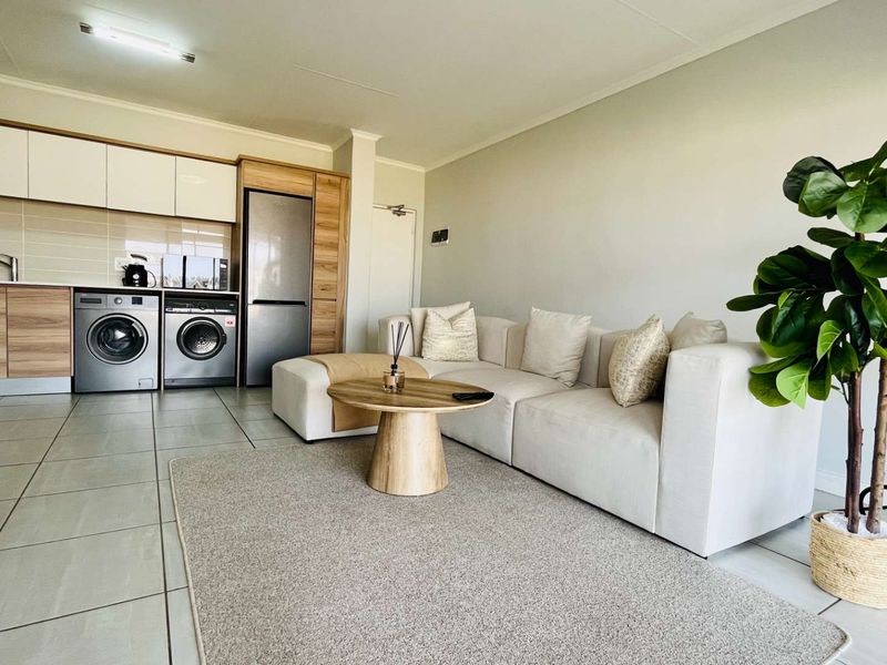 Immaculate 1 Bedroom modern apartment for sale in Waterfall - Photo 3