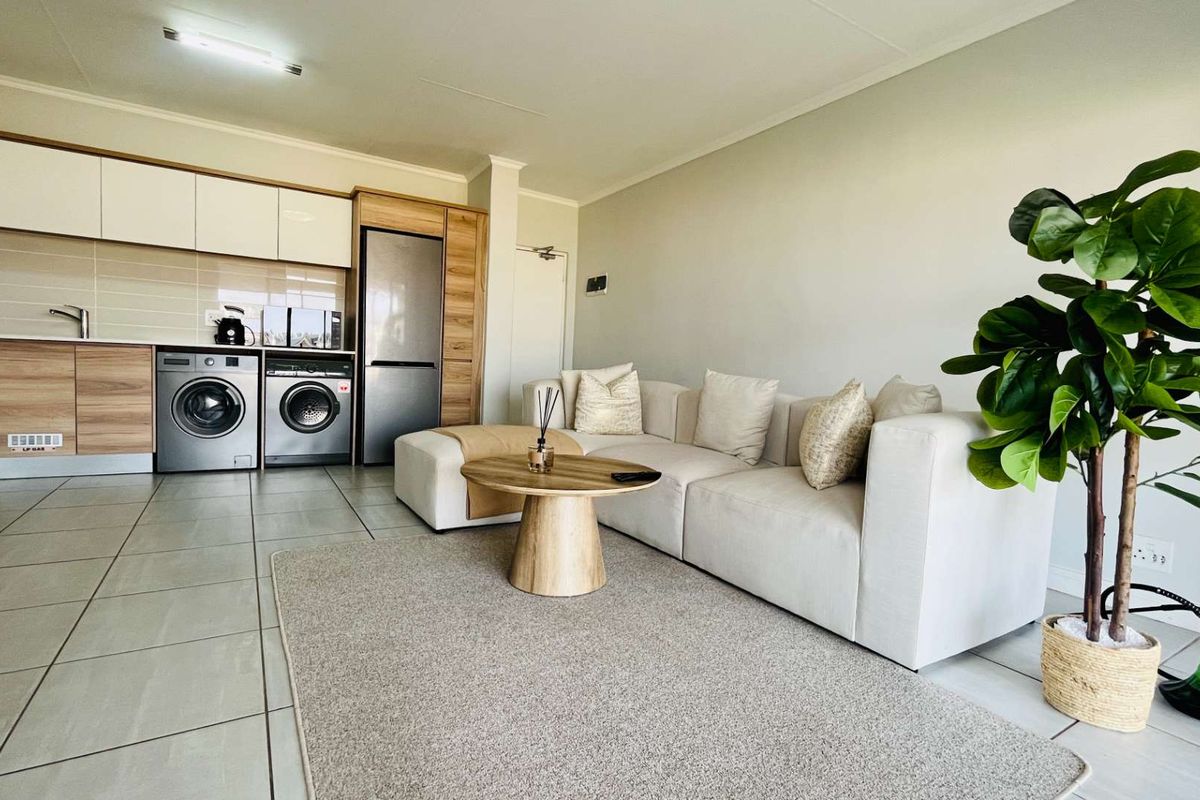 Immaculate 1 Bedroom modern apartment for sale in Waterfall - Photo 3
