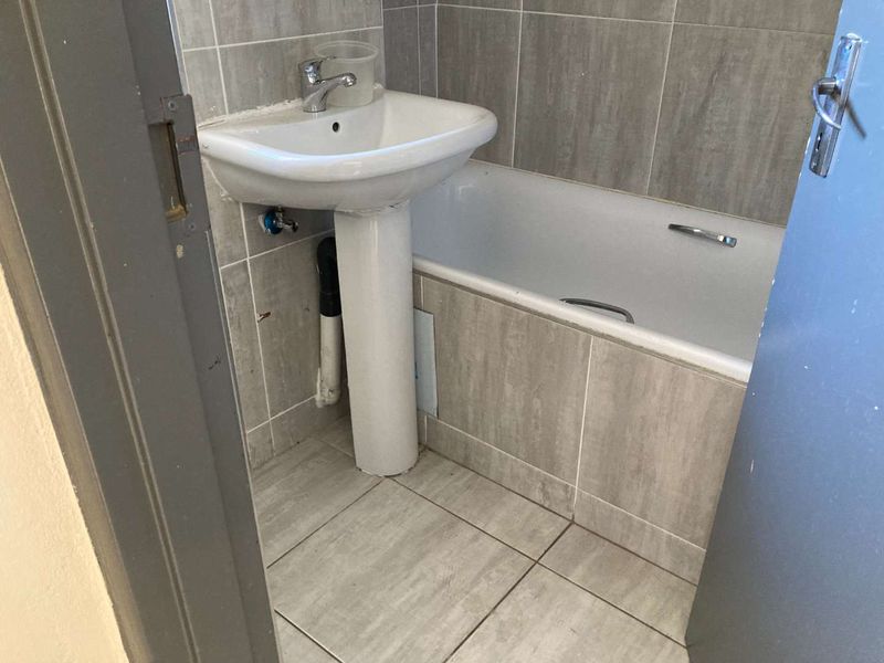 2 Bedroom Apartment for Sale - Photo 9