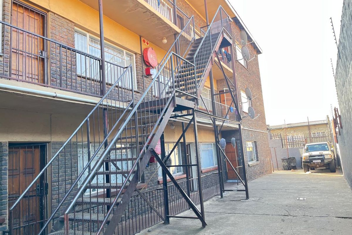 CALLING INVESTORS!! - Photo 2