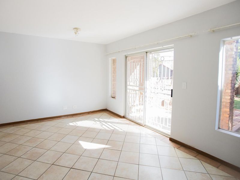 Exclusive Mandate | 2 Bed and 1 Full Bath ,Paarlberg Estate, Equestria - Photo 8