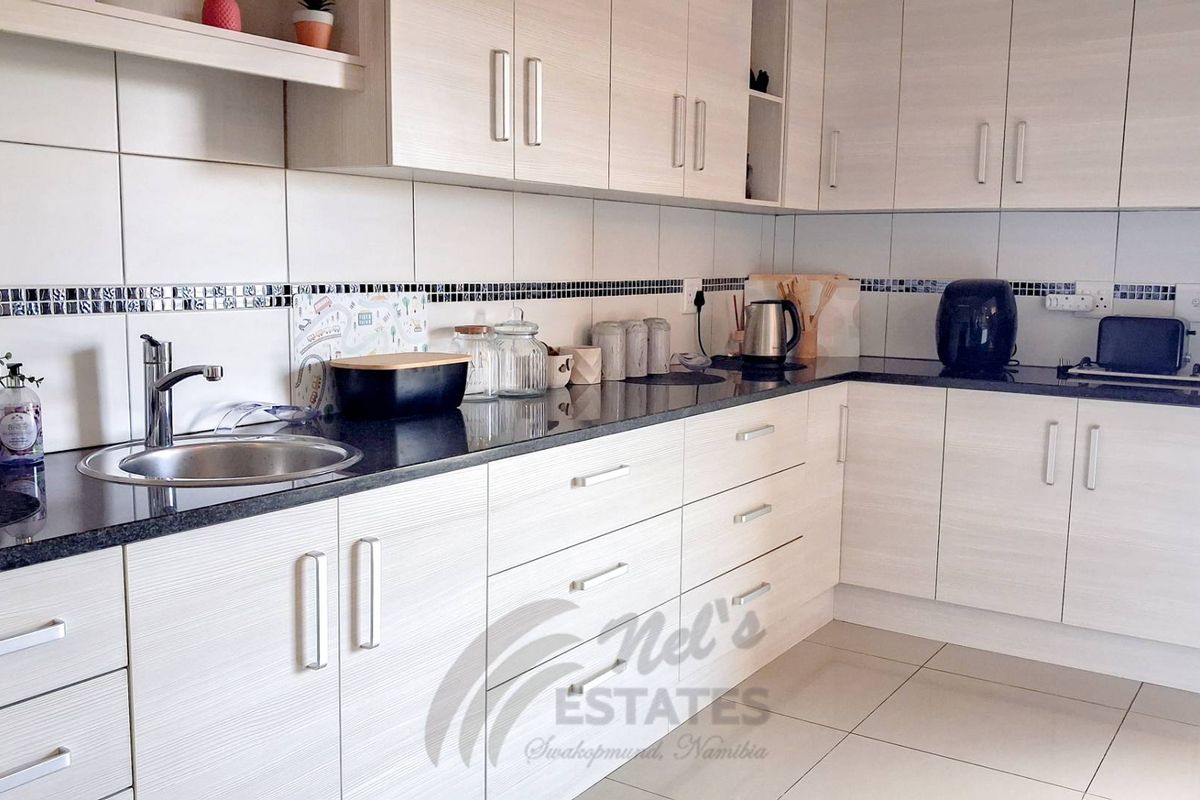 Penthouse For Sale in Central Vineta, Swakopmund - Photo 4