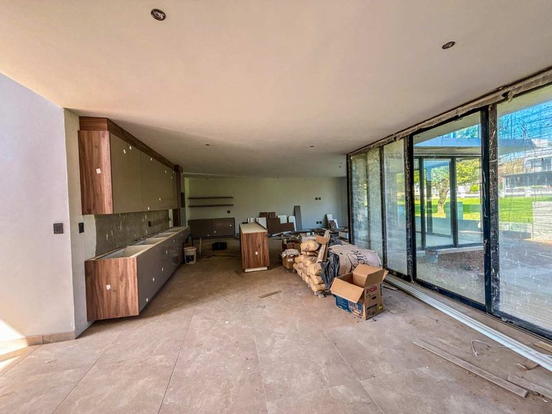 Newly Built Contemporary 5-Bedroom Masterpiece in Copperleaf Golf Estate - Photo 8