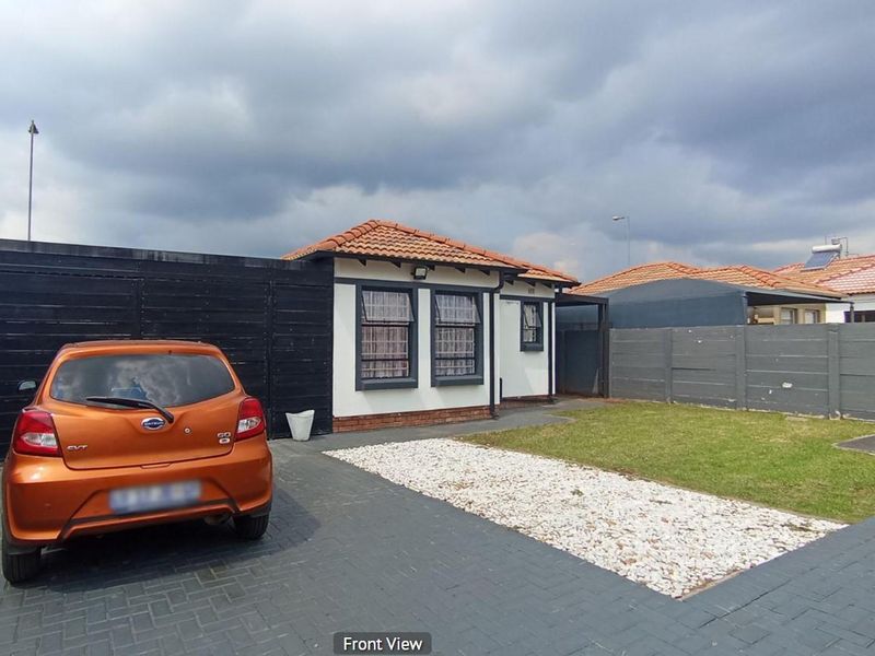 2 Bedroom, 1 Bathroom House for Sale in Andeon - Photo 2