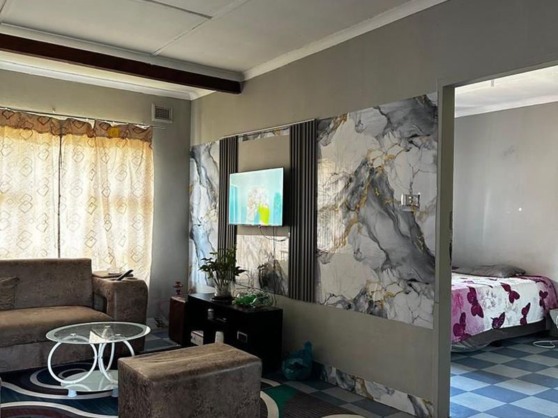 Three-Bedroom Family home in Empangeni Central - Practical Living Space - Photo 3