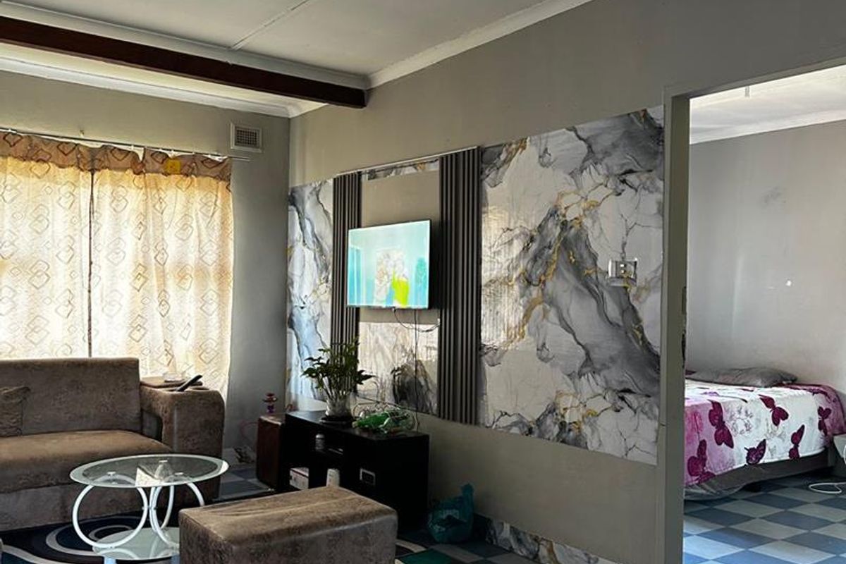 Three-Bedroom Family home in Empangeni Central - Practical Living Space - Photo 3